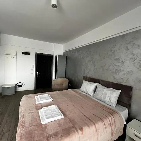 Deluxe Queen With King Size Bed And Sea View *