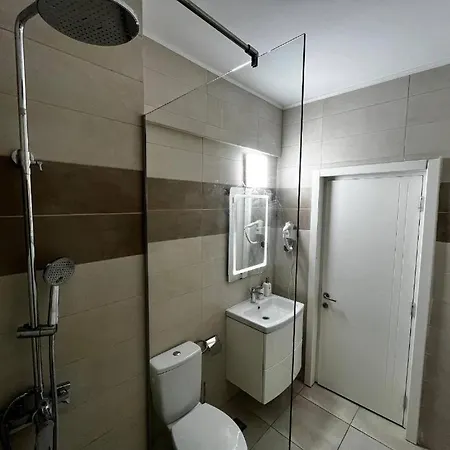 Deluxe Queen With King Size Bed And Sea View *